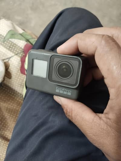 goPro hero5 black color. complete Saman.
