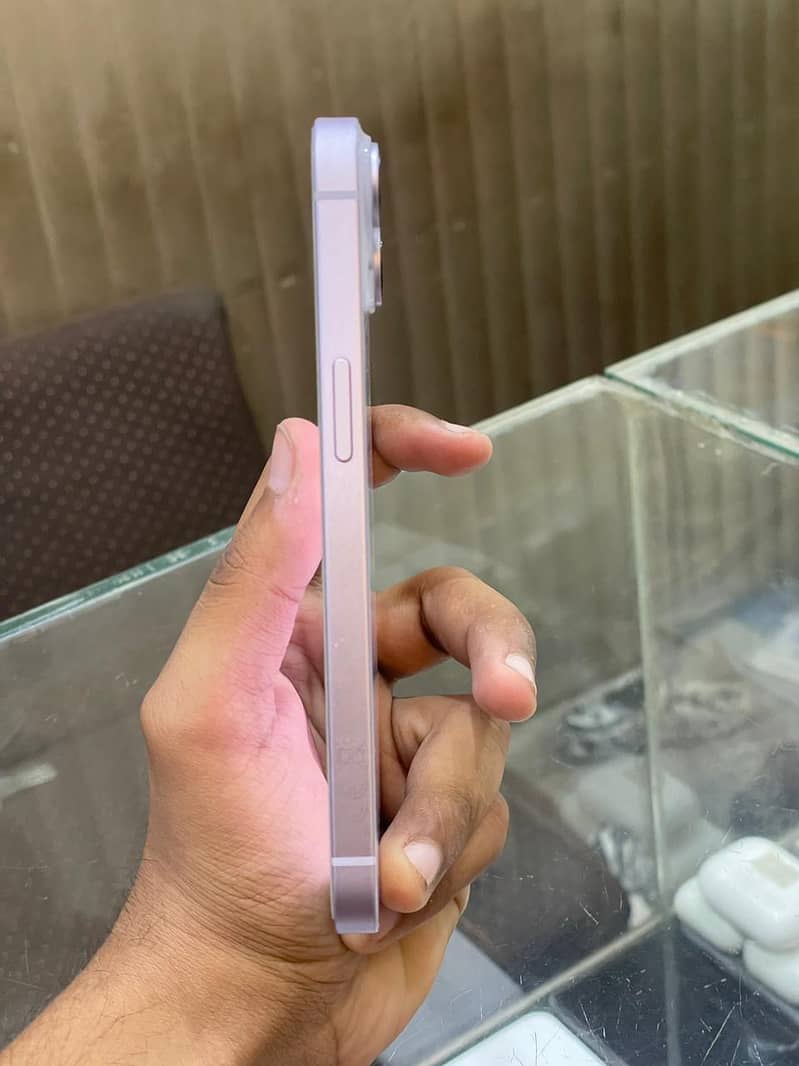iPhone 14 3