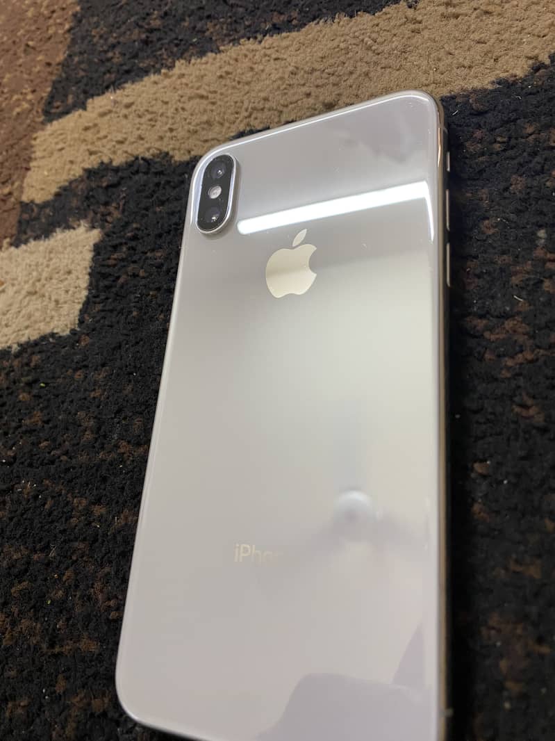 iPhone XS 3