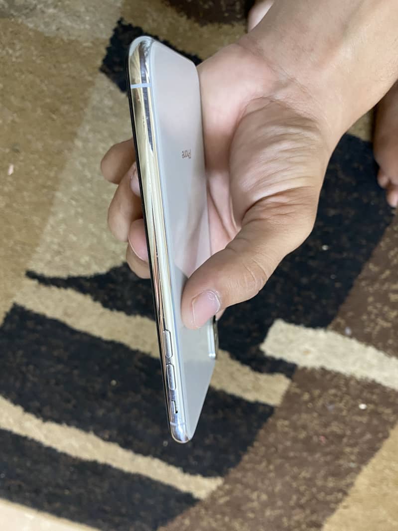 iPhone XS 5