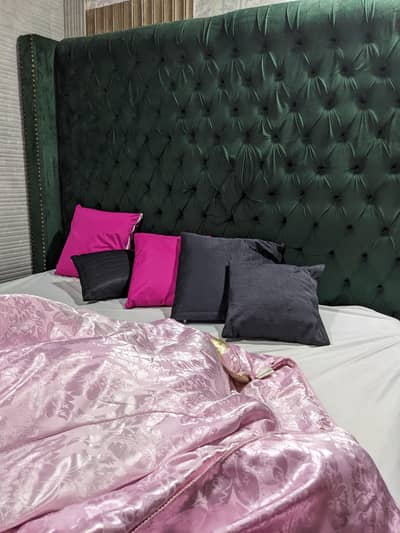velvet green emperor bed