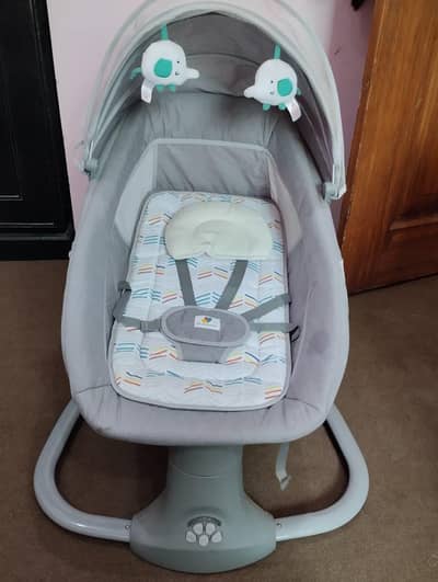 Electric baby swing