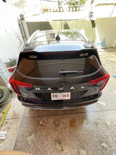 Haval jolion hybrid black.