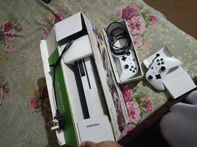 Xbox One S 2 controllor 1tb