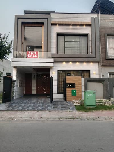 5 Marla Modern & Beautiful House available for Secter E Bahria Town Lahore