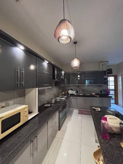 FLAT FOR SALE IN GULSHAN E IQBAL BLOCK 17