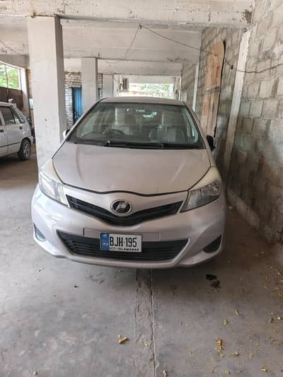 toyota vitz very good condition ac heater everything chill new tyres
