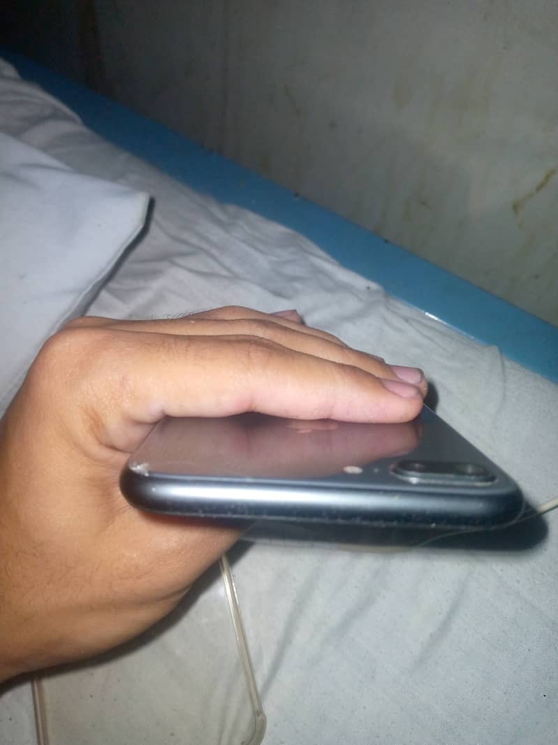 Apple iPhone 8 Plus 3