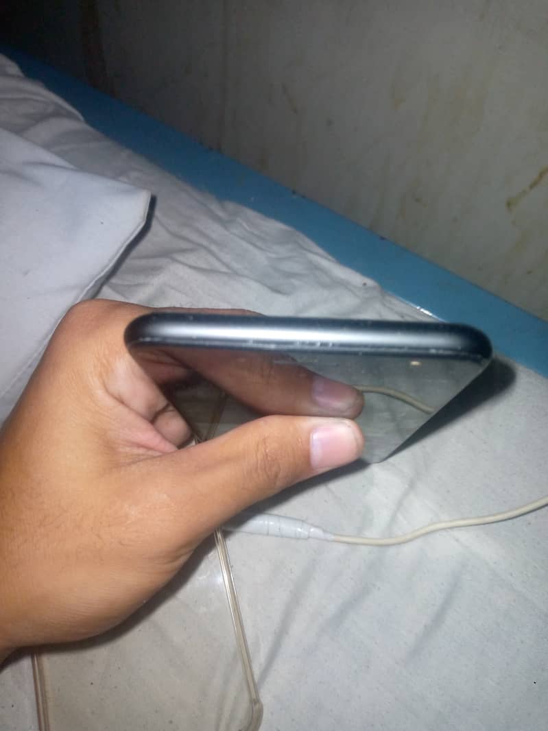Apple iPhone 8 Plus 4
