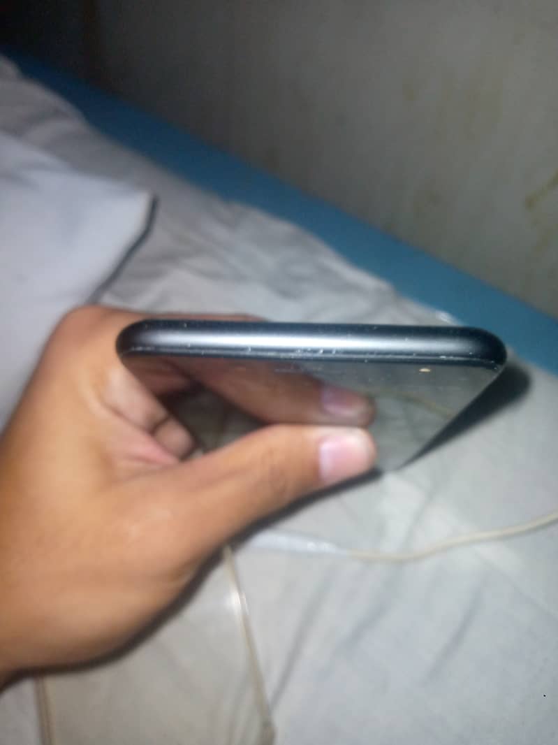 Apple iPhone 8 Plus 5