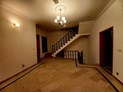 35x70 10 Marla Triple Story Solid House For Sale G-13/2