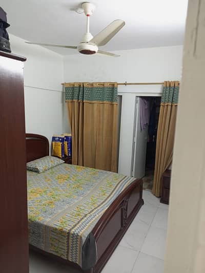 Flat for sale Gulshan block 10 A Rabiya place 2 bed. D. D  3rd floor 900 sqfeet Rashid minhas road facing Alladin park k samne Leased 24 hours light and water available Demand 1 carror 5 lac *Code(16464)*