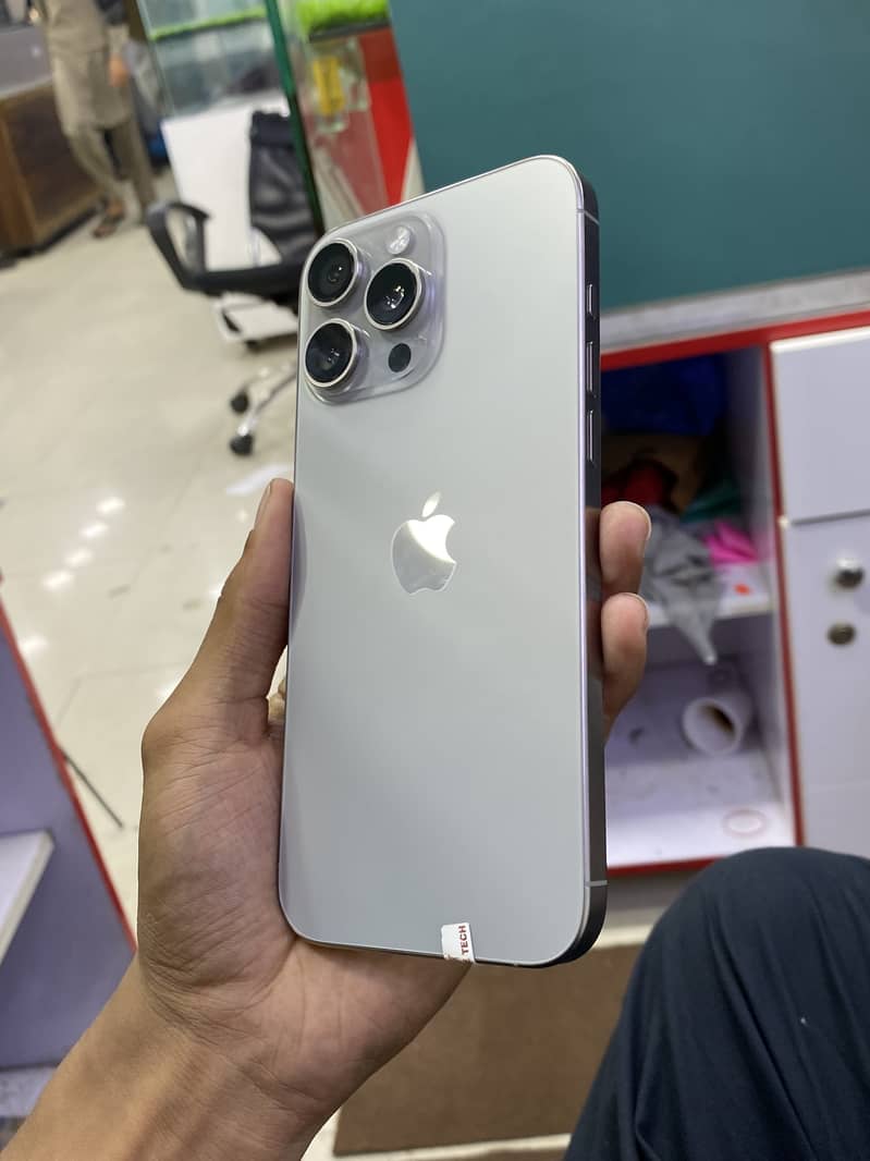Apple iPhone 16 Pro Max 3