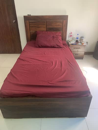 Single bed 10/10 condition