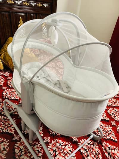 Mastela 4 in 1 baby bassinet - Just like new