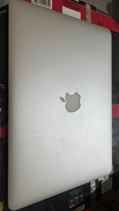 Apple Mac book air laptop hai new condition mein 10/10 (03175800687)