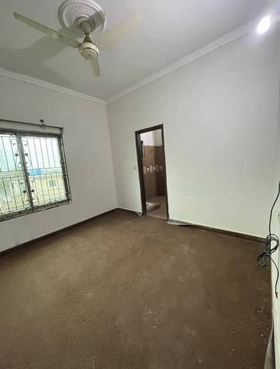 1 bed Seprit room available for rent