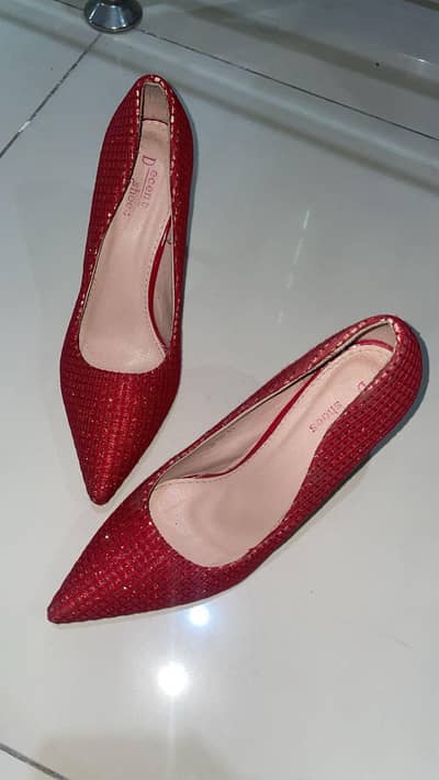 Brand New Elegant Red Shimmer Pointed Heels (Size 41)