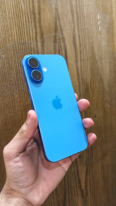iPhone 16 98% battery