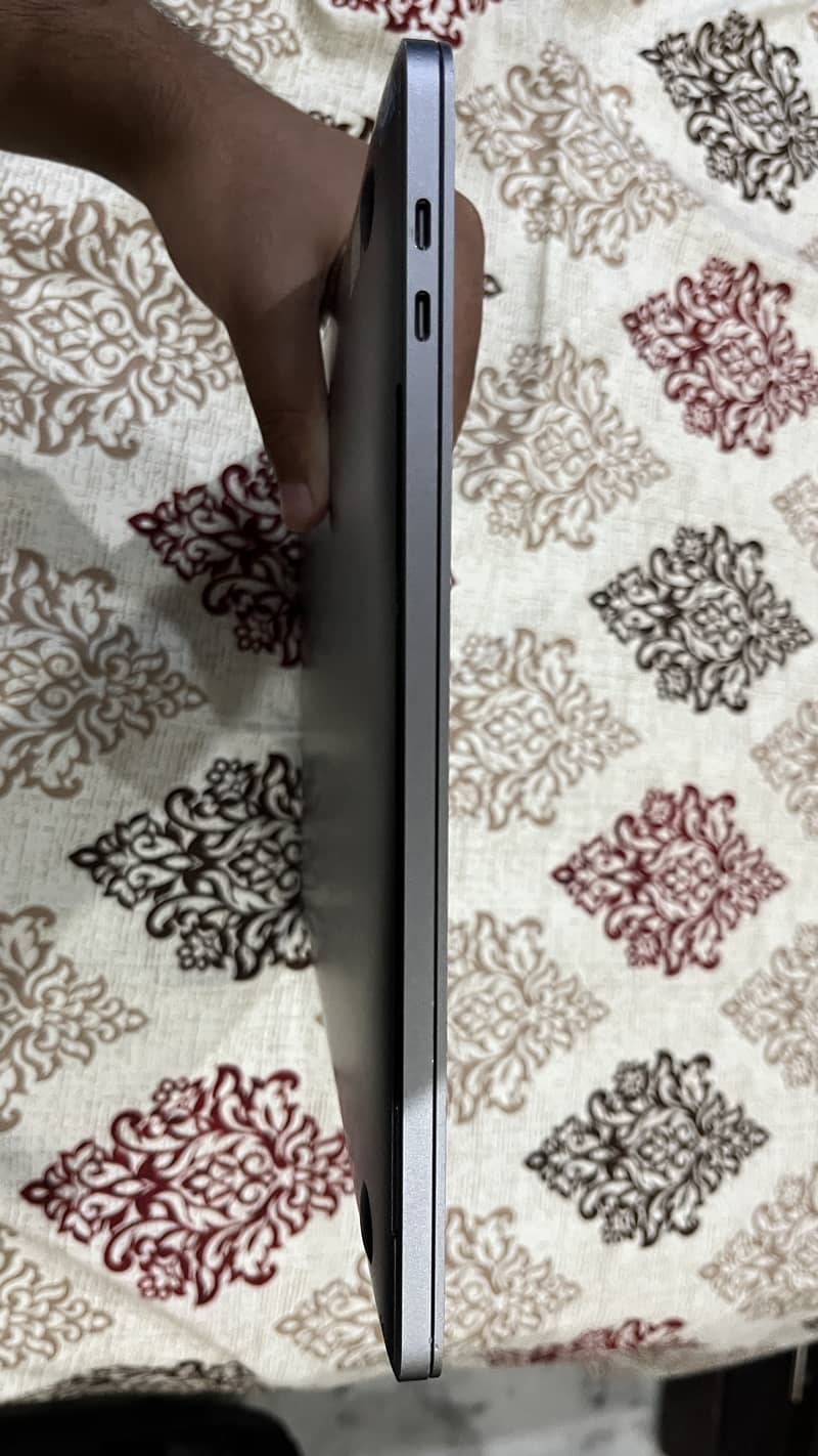 MAC BOOK PRO 1