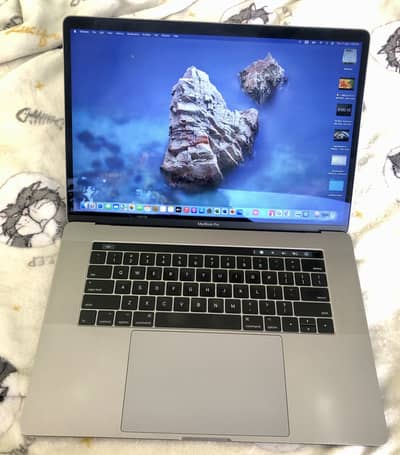 Apple MacBook Pro 2017-16GB Ram/ 1TB SSD