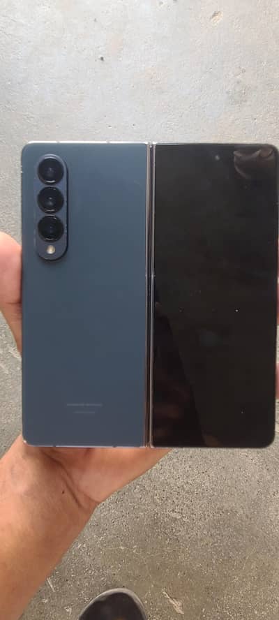 Samsung Fold 4 all okay  outer screen