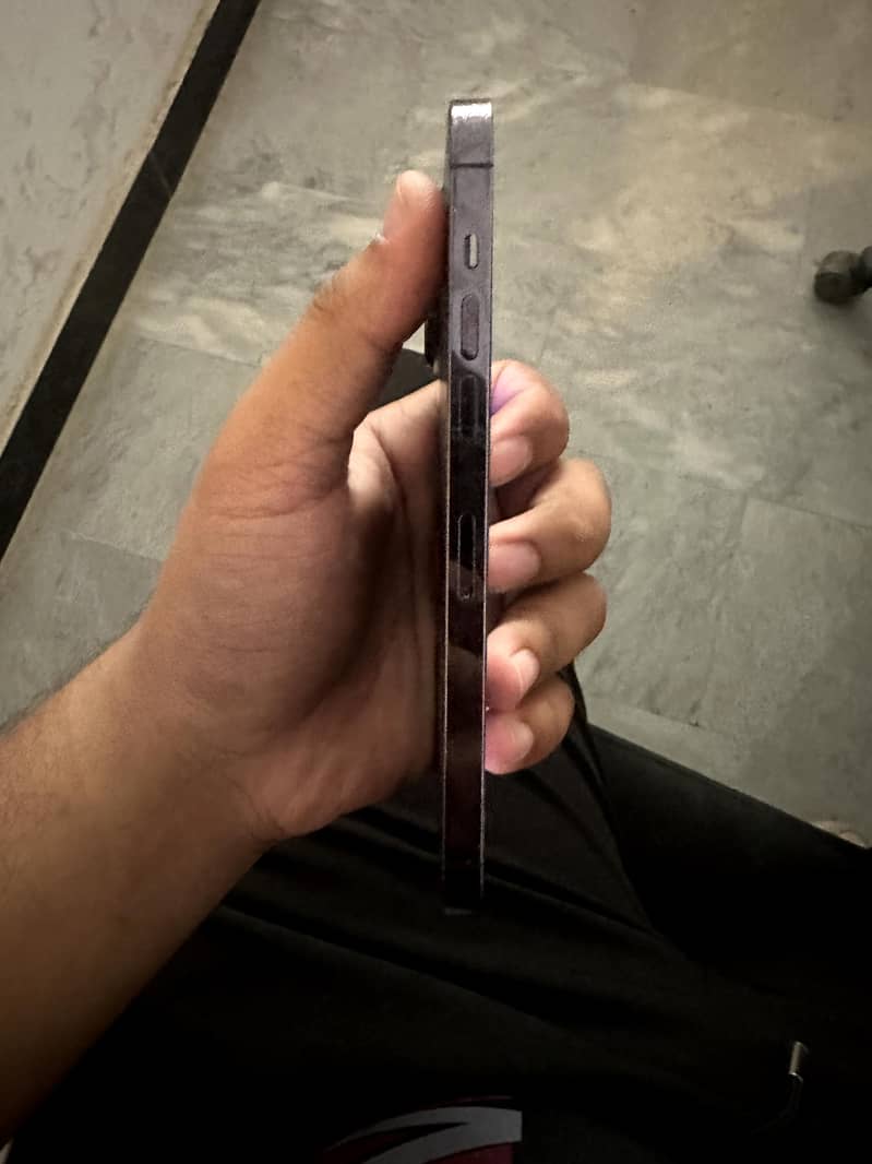 iPhone 14 pro max 2