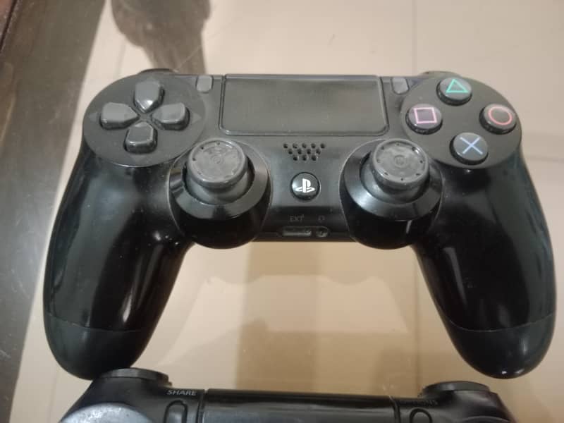 ps4 original controllers 2