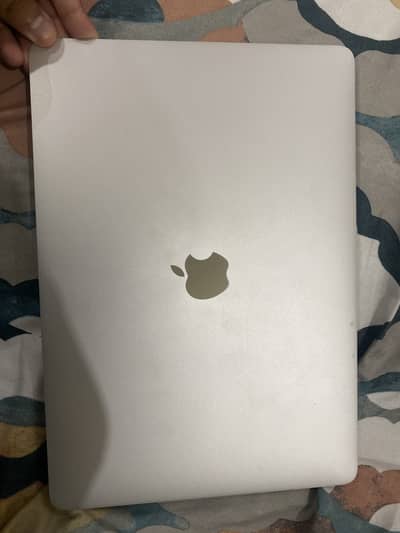 Macbook pro 2017 retina display