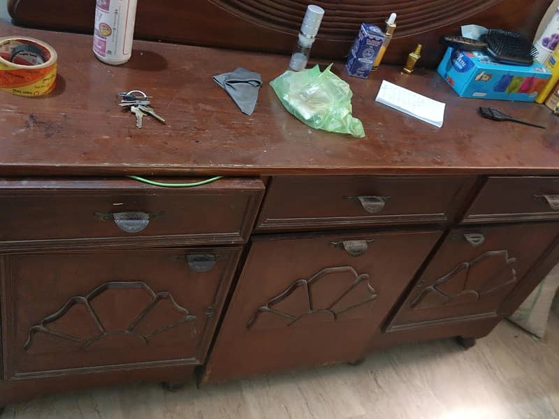 bed and dressing table 6