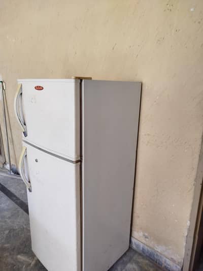 gernel refrigerator small size  in good condition double door