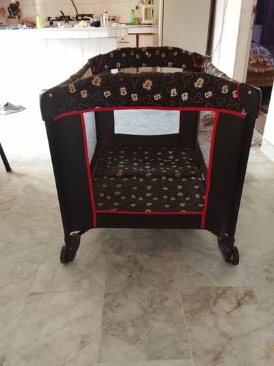 Kids cot / play yard