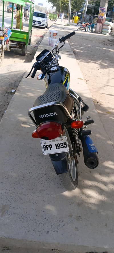 125    موٹر سائیکل.  2026 tyar