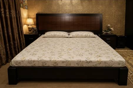 KING SIZE BED WITH DRESSING TABLE