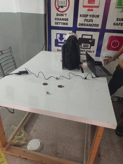 Office tables and decoration Piece for sale