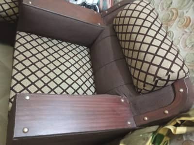 6 seater sofa for sale in Alfalfah town Lahore near Lums.