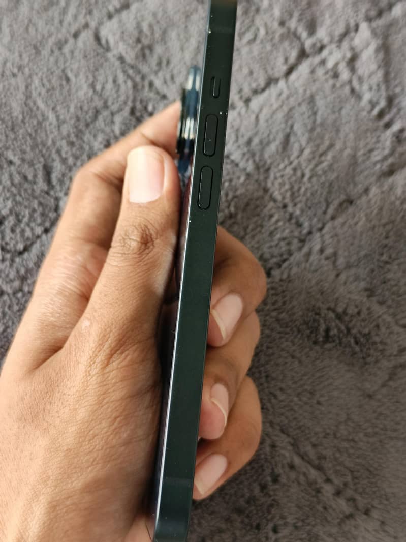 iPhone 14 3
