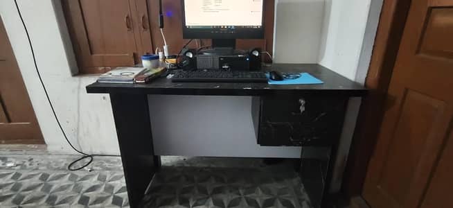 dell 13 8 th generations  6 gb ram 320 gb hdd
