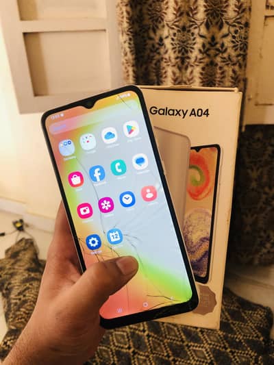 Samsung a04 3/32 with box