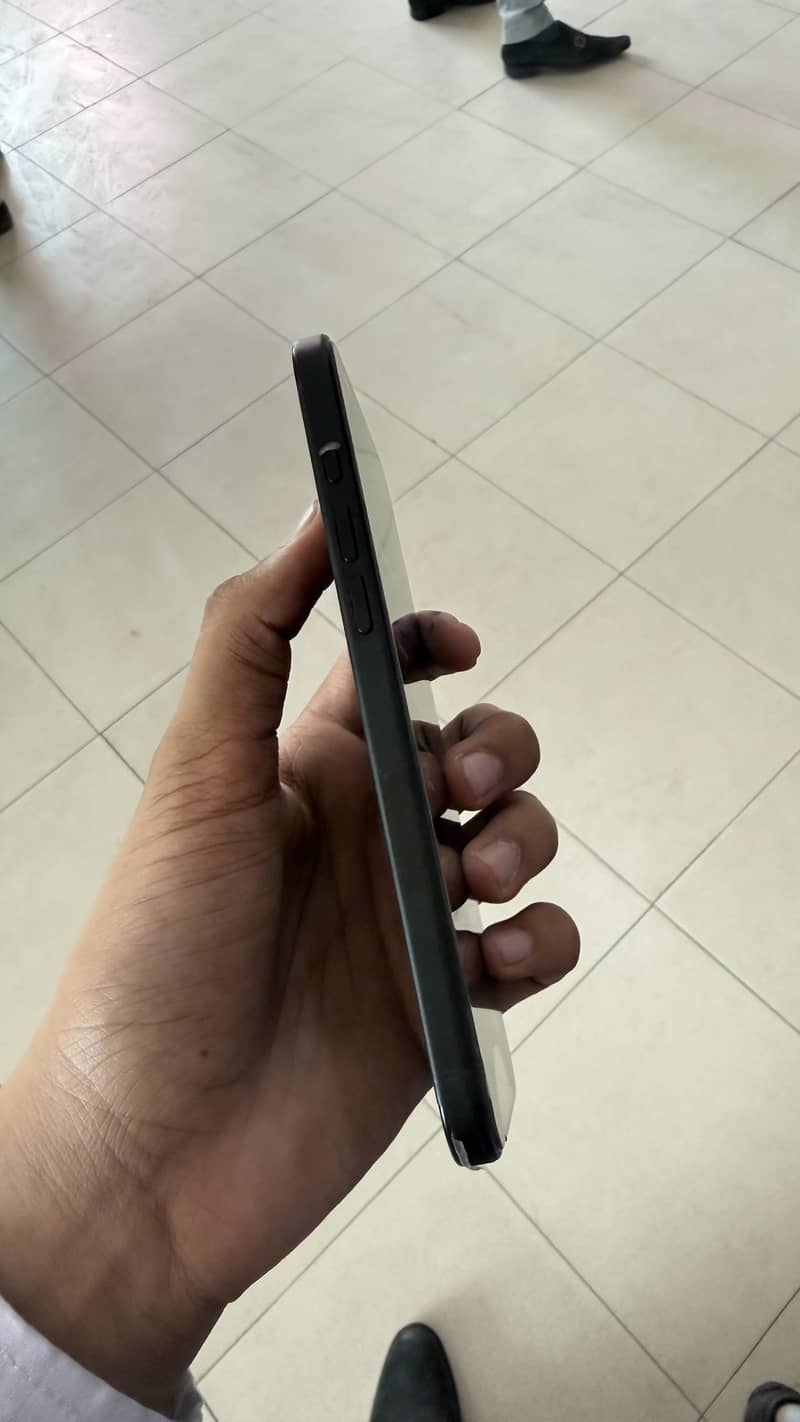 iPhone 16 plus jv 4