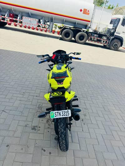 YAMAHA YBR 125 FULLY MODIFIED WITH STOCK ENGIN 03466355298 with helmet