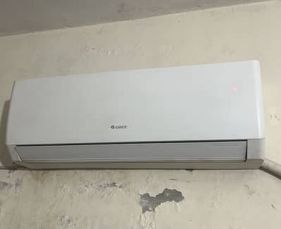 Gree 1 ton inverter ac just like brand new