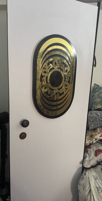 3 door cupboard 9/10 condition