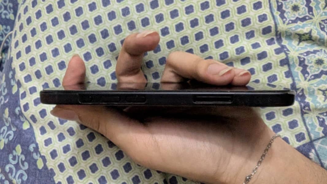 iPhone 16 1