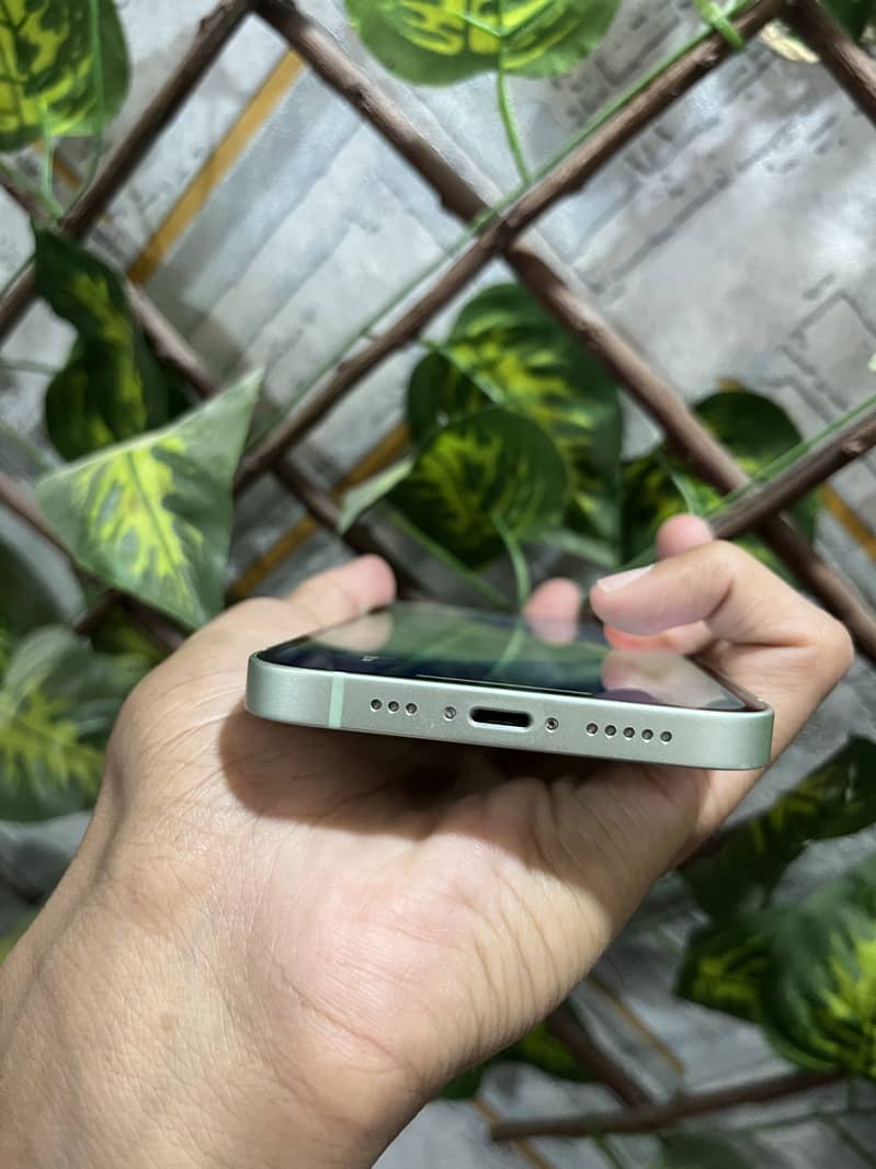 Iphone 12jv 4