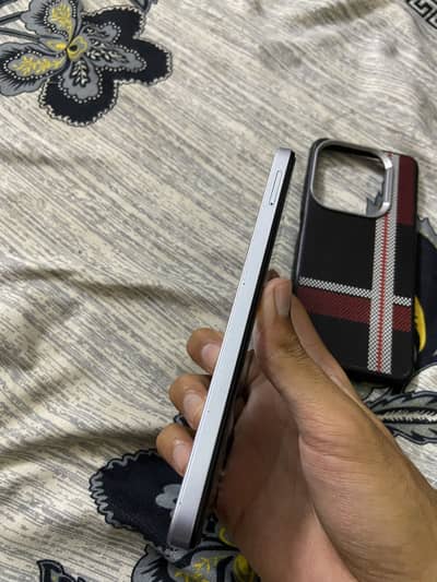 Tecno spark 20c 4-4/128gb with box all ok condition need and clean