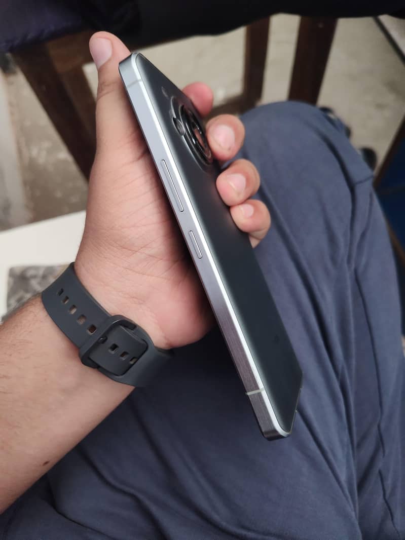 Sharp Aquos R7 3