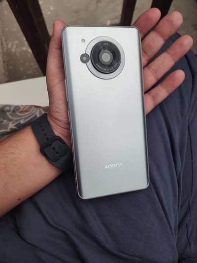 Sharp Aquos R7