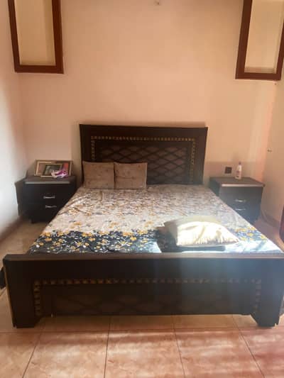 Elegant Queen Size Solid Wood Bed Set with mattres
