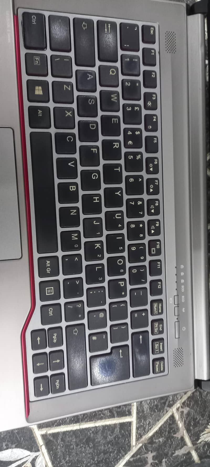 Fujitsu Lifebook E744 2